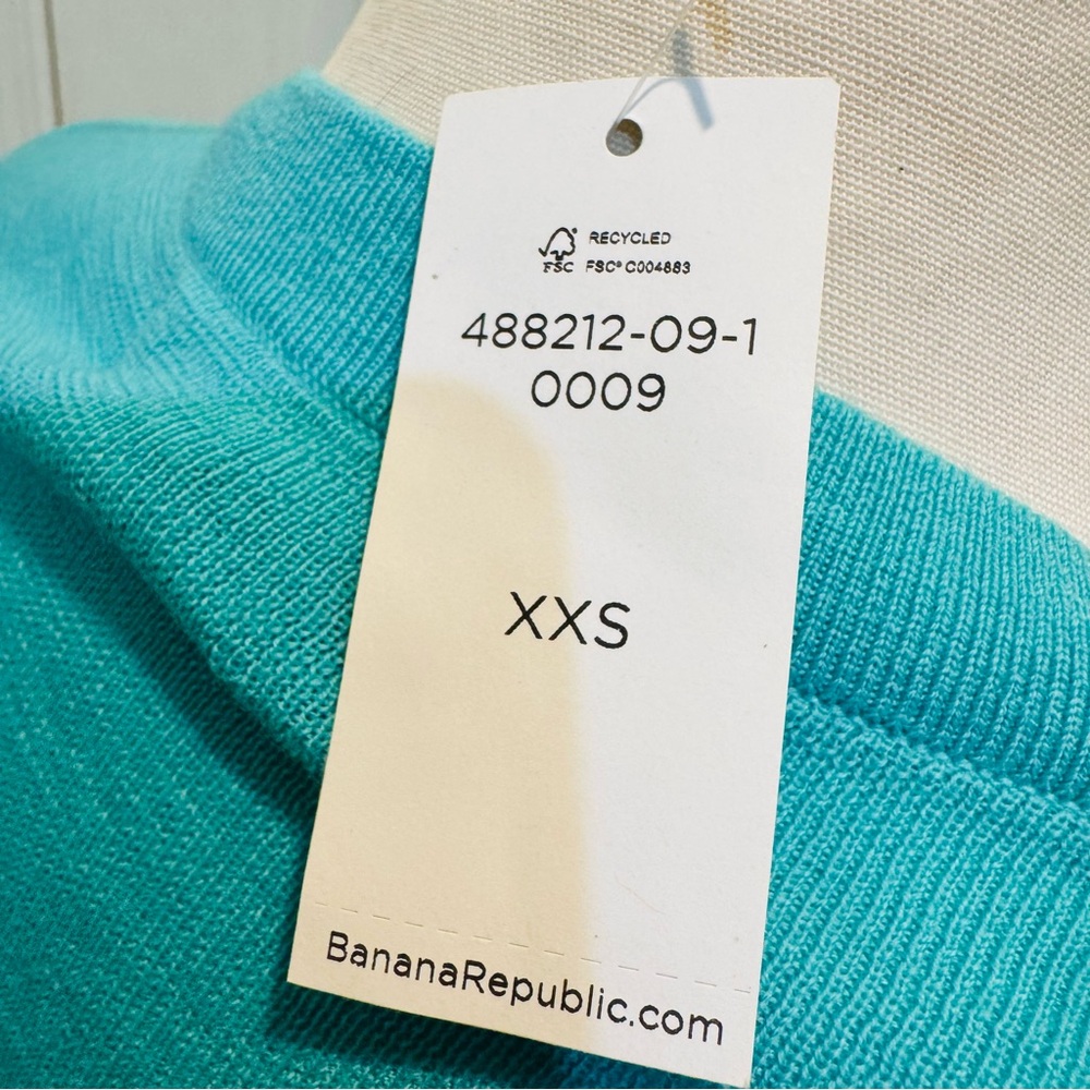 Banana Republic Brand New with tags Turquoise V-Neck Merino Wool Sweater - Picture 6 of 10
